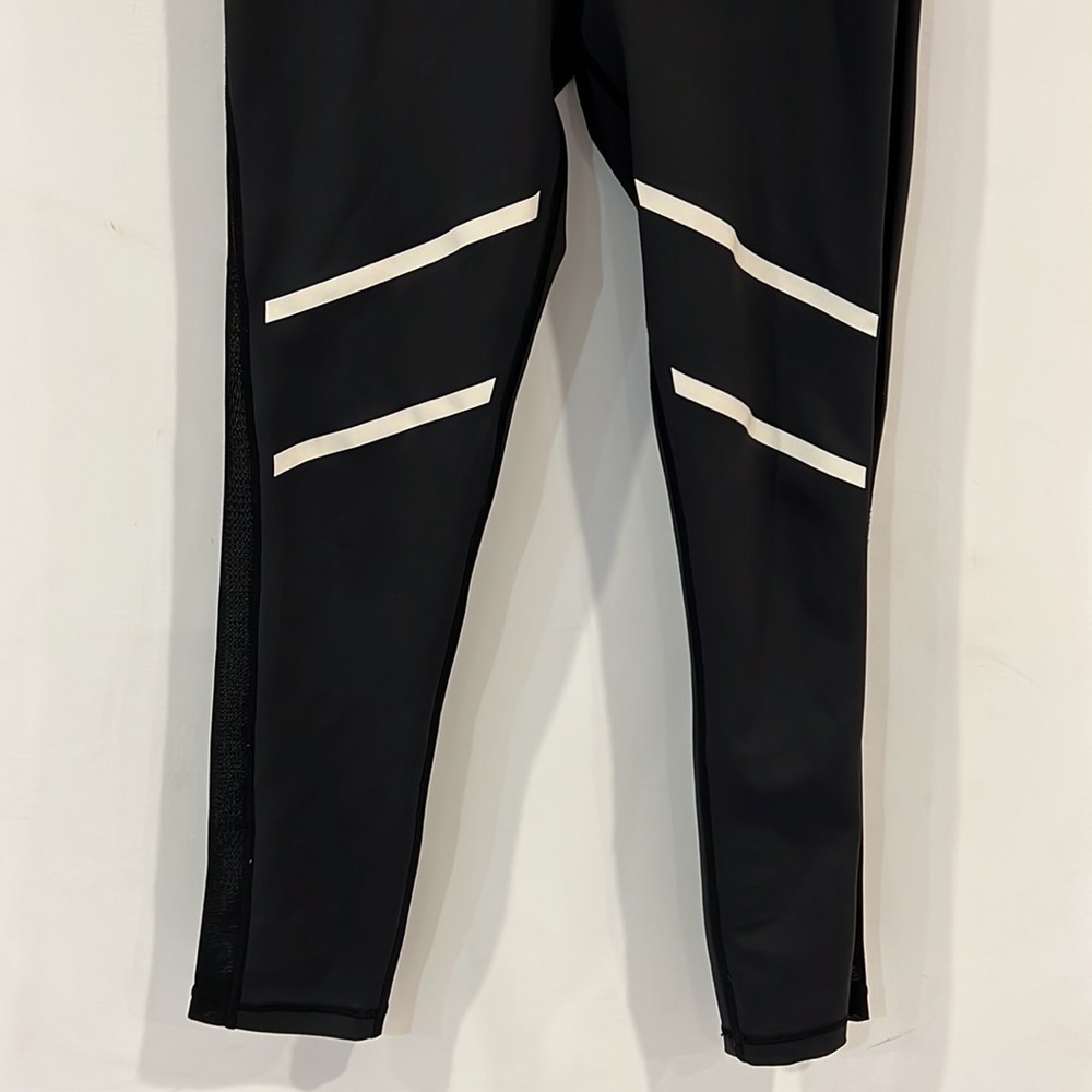 Zyia Active Black mesh Reflective Light and Tight Hi-Rise 7/8 leggings size 6-8 - Picture 10 of 14